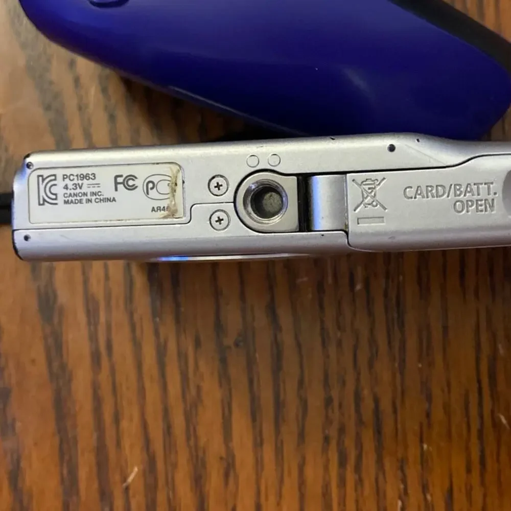 Canon PowerShot A2500 HD 16MP 5x Optical Zoom Silver no charger two batteries